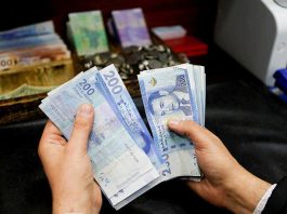 Le droit bancaire protège les clients avec des règles sur la transparence, la médiation, les réclamations et la restitution des dépôts.