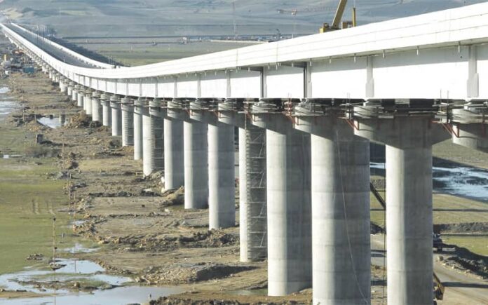 Le viaduc géant de Laâyoune prend forme sur Oued Sakia El Hamra