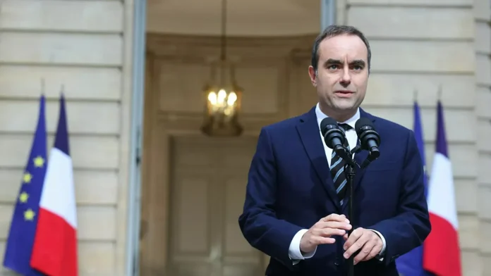Lecornu missionné malgré sa démission, l’impasse persiste