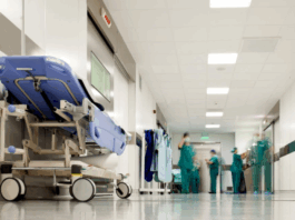 Le ministre de la Santé dévoile un plan d’urgence pour réorganiser les services hospitaliers saturés et améliorer les soins en milieu rural.