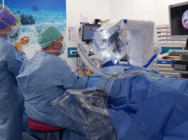 Chirurgie de l'oreille : le Maroc réussit le premier implant robotisé en Afrique