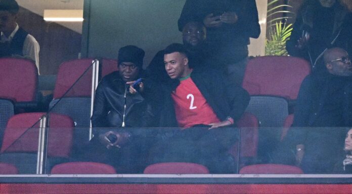 CAN 2025 : Mbappé en tribune pour le match Maroc-Mali, vêtu du maillot d’Hakimi CAN 2025 : Mbappé en tribune pour le match Maroc-Mali, vêtu du maillot d’Hakimi