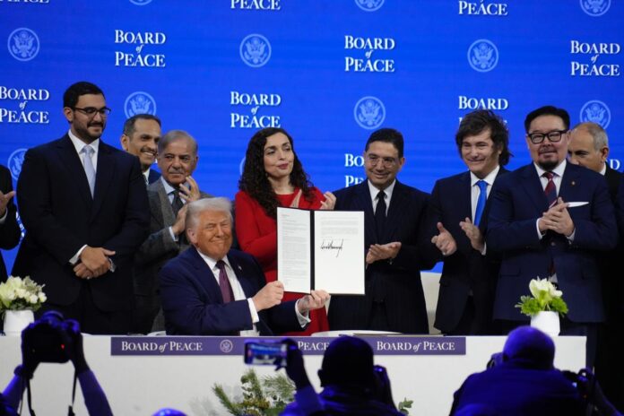 À Davos, le Maroc signe la Charte fondatrice du Conseil de Paix