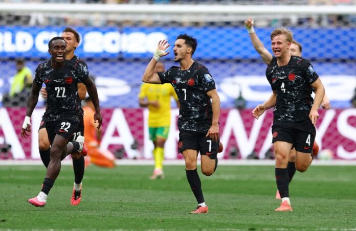 Le Canada s'est qualifié pour les huitièmes de finale de la Coupe du monde de la FIFA pour la première fois de son histoire
