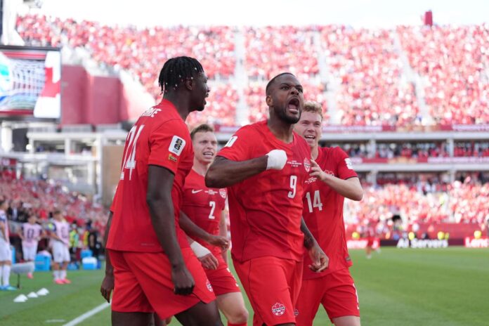 Canada a remporté le premier point de son histoire en Coupe du monde après avoir fait match nul 1-1 contre la Bosnie