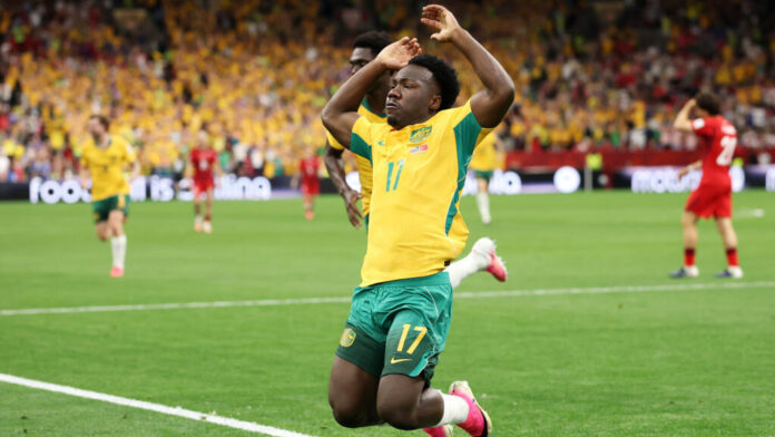 L’Australie a parfaitement lancé sa Coupe du monde 2026 en battant la Turquie 2-0 samedi à Vancouver.