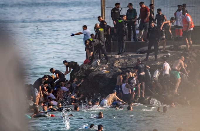 Crise de Ceuta : le Maroc coopère pendant que l’Espagne cherche un coupable