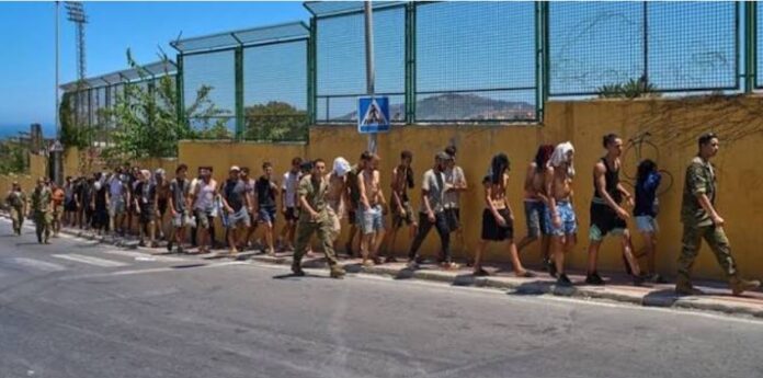 Madrid peine à reloger 1.100 mineurs présents à Sebta