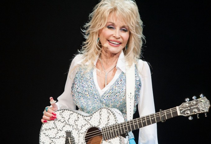 Dolly Parton s’éteint à 80 ans après six décennies de carrière
